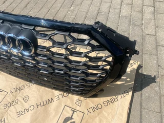 2024 AUDI Q3 RADIATOR GRILLE FOR SALE. IN PRISTINE CONDITION