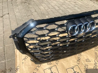 2024 AUDI Q3 RADIATOR GRILLE FOR SALE. IN PRISTINE CONDITION