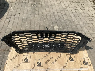 2024 AUDI Q3 RADIATOR GRILLE FOR SALE. IN PRISTINE CONDITION