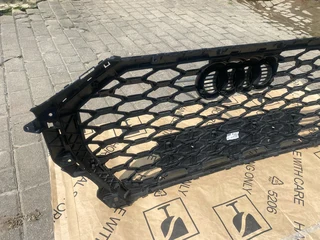 2024 AUDI Q3 RADIATOR GRILLE FOR SALE. IN PRISTINE CONDITION