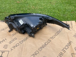 2017 RANGE ROVER SPORT L494 XENON HEADLIGHT RIGHT SIDE FOR SALE. IN EXCELLENT CONDITION