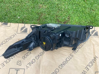 2017 RANGE ROVER SPORT L494 XENON HEADLIGHT RIGHT SIDE FOR SALE. IN EXCELLENT CONDITION