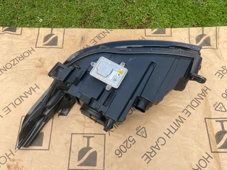 2017 RANGE ROVER SPORT L494 XENON HEADLIGHT RIGHT SIDE FOR SALE. IN EXCELLENT CONDITION