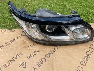 2017 RANGE ROVER SPORT L494 XENON HEADLIGHT RIGHT SIDE FOR SALE. IN EXCELLENT CONDITION