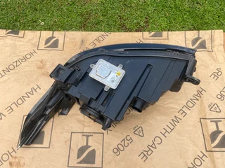 2017 RANGE ROVER SPORT L494 XENON HEADLIGHT RIGHT SIDE FOR SALE. IN EXCELLENT CONDITION