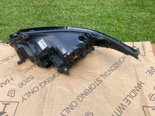 2017 RANGE ROVER SPORT L494 XENON HEADLIGHT RIGHT SIDE FOR SALE. IN EXCELLENT CONDITION