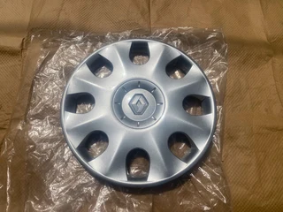 RENAULT CLIO 3 WHEEL CAP FOR SALE. BRAND NEW