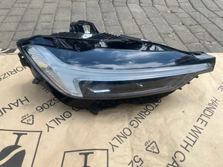 2020 Volvo Xc60 Full Led Headlight Right Side For Sale. In Pristine Condition