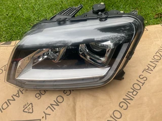 2021 VW AMAROK XENON HEADLIGHT LEFT SIDE FOR SALE. IN EXCELLENT CONDITION