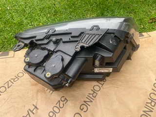 2021 VW AMAROK XENON HEADLIGHT LEFT SIDE FOR SALE. IN EXCELLENT CONDITION