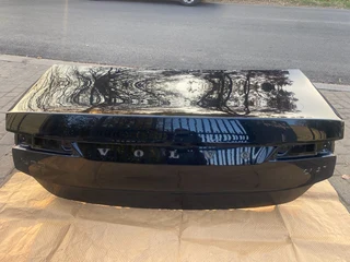 2020 VOLVO S90 BOOTLID SHELL FOR SALE. IN PRISTINE CONDITION