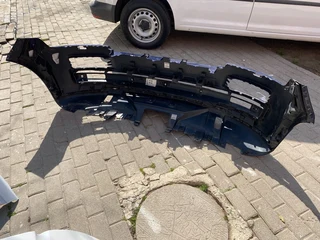2017 RANGE ROVER VOGUE L405 FRONT BUMPER FOR SALE. IN PRISTINE CONDITION