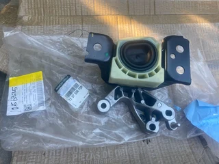 2020 RENAULT DUSTER ENGINE MOUNTING FOR SALE. BRAND NEW