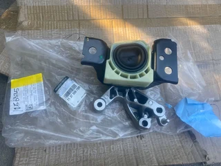 2020 RENAULT DUSTER ENGINE MOUNTING FOR SALE. BRAND NEW