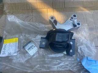 2020 RENAULT DUSTER ENGINE MOUNTING FOR SALE. BRAND NEW
