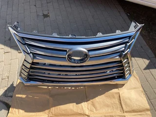 2022 Lexus Lx570 Main Bumper Grille For Sale. In Pristine Condition