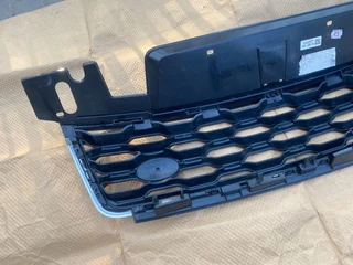 2020 RANGE ROVER SPORT RADIATOR GRILLE FOR SALE. IN PRISTINE CONDITION