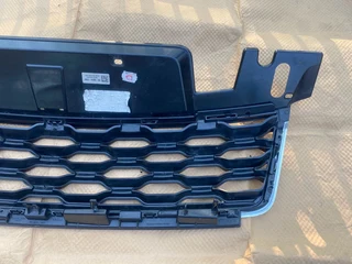 2020 RANGE ROVER SPORT RADIATOR GRILLE FOR SALE. IN PRISTINE CONDITION
