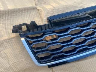 2020 RANGE ROVER SPORT RADIATOR GRILLE FOR SALE. IN PRISTINE CONDITION
