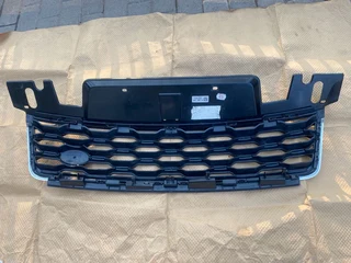 2020 RANGE ROVER SPORT RADIATOR GRILLE FOR SALE. IN PRISTINE CONDITION