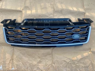 2020 Range Rover Sport Radiator Grille For Sale. In Pristine Condition