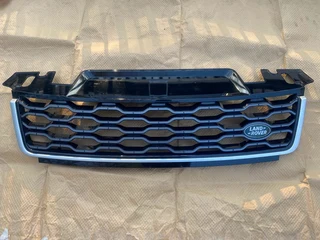 2020 RANGE ROVER SPORT RADIATOR GRILLE FOR SALE. IN PRISTINE CONDITION