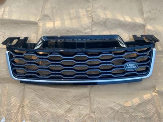 2020 RANGE ROVER SPORT RADIATOR GRILLE FOR SALE. IN PRISTINE CONDITION