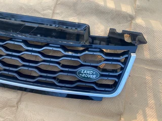 2020 RANGE ROVER SPORT RADIATOR GRILLE FOR SALE. IN PRISTINE CONDITION