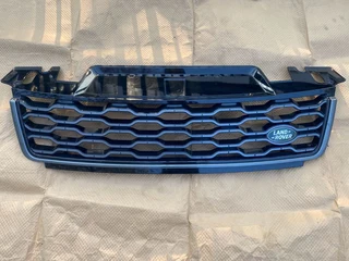2019 Range Rover Sport Radiator Grille For Sale. In Pristine Condition