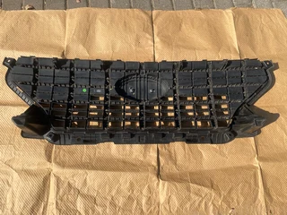 2024 HYUNDAI VENUE RADIATOR GRILLE FOR SALE. IN PRISTINE CONDITION