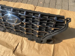 2024 HYUNDAI VENUE RADIATOR GRILLE FOR SALE. IN PRISTINE CONDITION