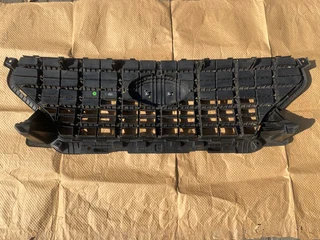 2024 HYUNDAI VENUE RADIATOR GRILLE FOR SALE. IN PRISTINE CONDITION