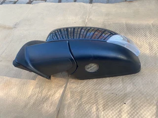 2014 FORD RANGER T6 ELECTRONIC AUTO-FOLD DOOR MIRROR LEFT SIDE FOR SALE. IN PRISTINE CONDITION