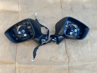 2024 MAZDA 2 ELECTRONIC AUTO-FOLD DOOR MIRROR SHELLS FOR SALE. IN PRISTINE CONDITION