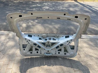 2017 BMW X1 TAILGATE SHELL FOR SALE. IN EXCELLENT CONDITION