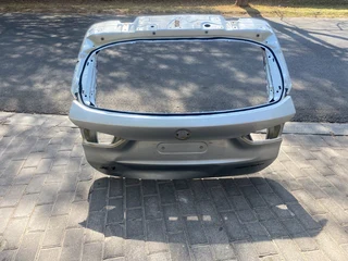 2017 BMW X1 TAILGATE SHELL FOR SALE. IN EXCELLENT CONDITION