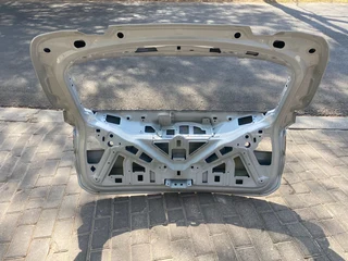 2017 BMW X1 TAILGATE SHELL FOR SALE. IN EXCELLENT CONDITION