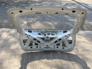 2017 BMW X1 TAILGATE SHELL FOR SALE. IN EXCELLENT CONDITION