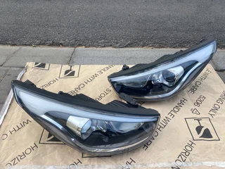 2014 HYUNDAI IX35 LED HEADLIGHTS FOR SALE. IN PRISTINE CONDITION