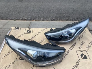 2014 HYUNDAI IX35 LED HEADLIGHTS FOR SALE. IN PRISTINE CONDITION
