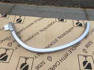 2010 HONDA CR-V RIGHT REAR WHEEL ARCH MOULDING FOR SALE. IN PRISTINE CONDITION