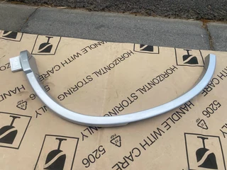 2010 HONDA CR-V RIGHT REAR WHEEL ARCH MOULDING FOR SALE. IN PRISTINE CONDITION