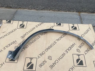 2010 HONDA CR-V RIGHT REAR WHEEL ARCH MOULDING FOR SALE. IN PRISTINE CONDITION