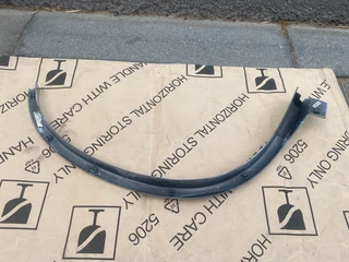 2010 HONDA CR-V RIGHT REAR WHEEL ARCH MOULDING FOR SALE. IN PRISTINE CONDITION