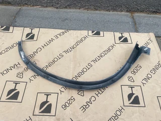 2010 HONDA CR-V RIGHT REAR WHEEL ARCH MOULDING FOR SALE. IN PRISTINE CONDITION