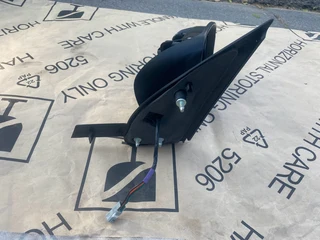 2024 SUZUKI SWIFT ELECTRONIC DOOR MIRROR RIGHT SIDE FOR SALE. IN EXCELLENT CONDITION