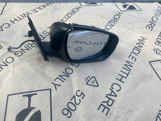 2024 SUZUKI SWIFT ELECTRONIC DOOR MIRROR RIGHT SIDE FOR SALE. IN EXCELLENT CONDITION