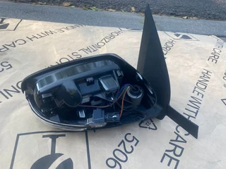 2024 SUZUKI SWIFT ELECTRONIC DOOR MIRROR RIGHT SIDE FOR SALE. IN EXCELLENT CONDITION