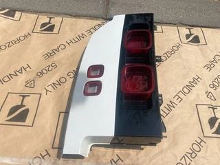 2023 Land Rover Defender Full Led Tail Light Left Side For Sale. In Excellent Condition
