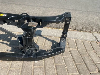 2017 LAND ROVER DISCOVERY 4 RADIATOR CRADLE FOR SALE. IN PRISTINE CONDITION